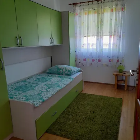 Loren Apartment Pirovac